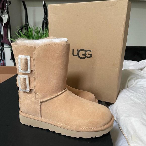 UGG Bailey Fashion Buckle Boots, color bnz, size 6, new condition - Picture 1 of 5